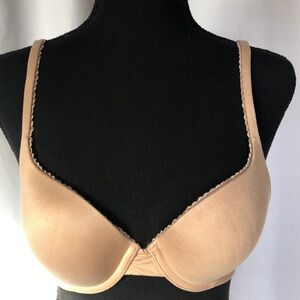 VICTORIA’S SECRET Body by Victoria tan padded bra with underwire. Size 32 C.